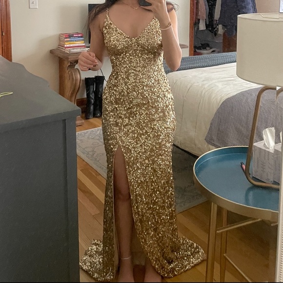 BEAUTIFUL GOLD PROM DRESS - Picture 3 of 3